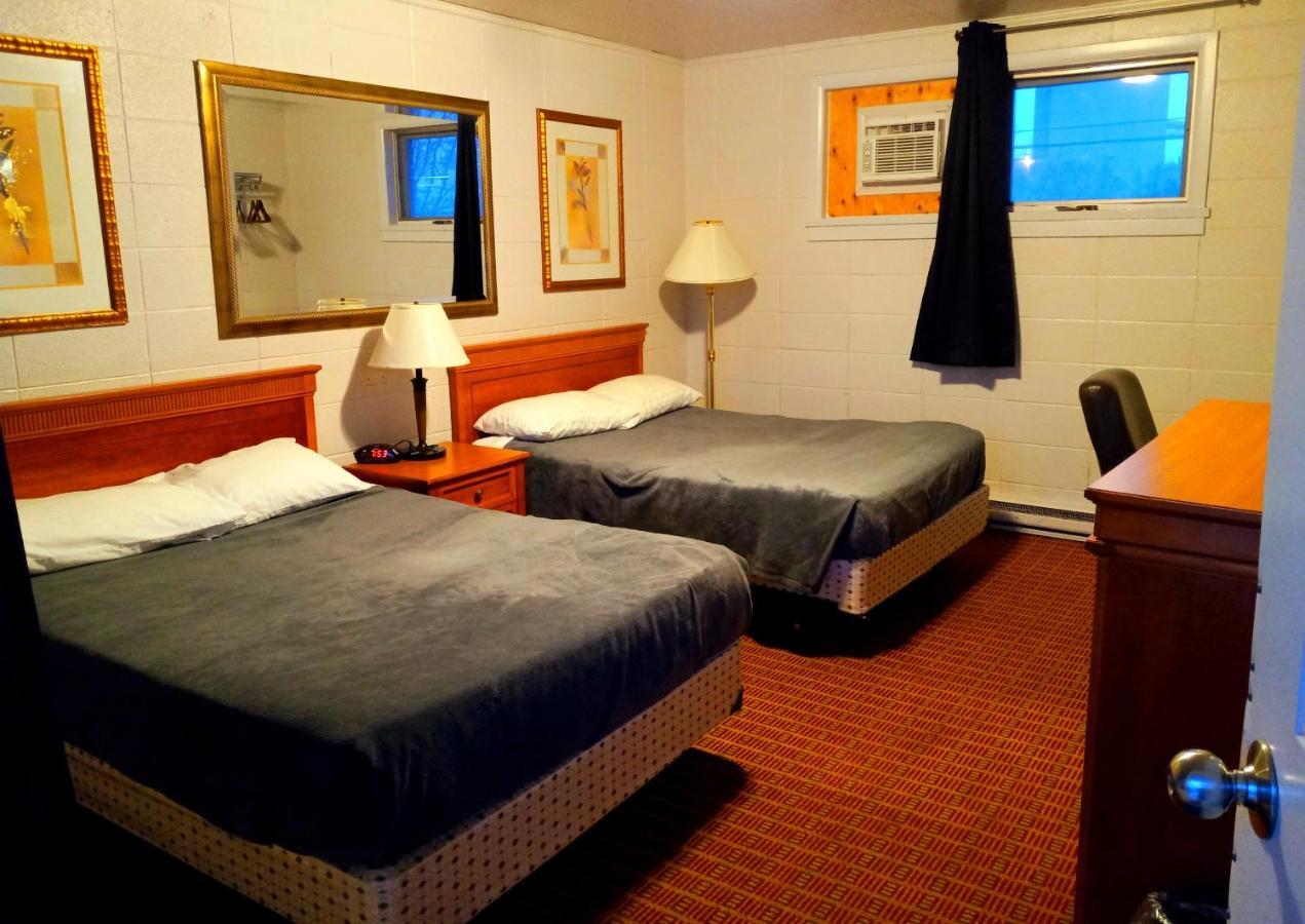 Chalet Inn Motel Dryden Exterior photo